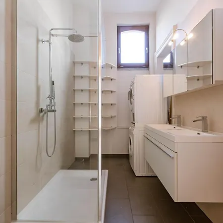 Huswell - Cape Montigny - A Beautifully Renovated Historic In The Heart Of Apartment *