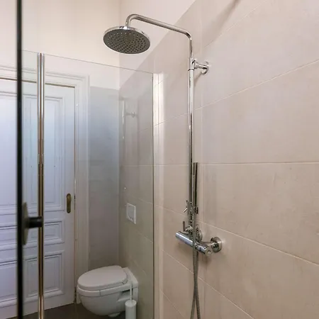 Huswell - Cape Montigny - A Beautifully Renovated Historic In The Heart Of Apartment