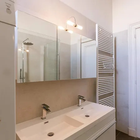 Apartament Huswell - Cape Montigny - A Beautifully Renovated Historic In The Heart Of *
