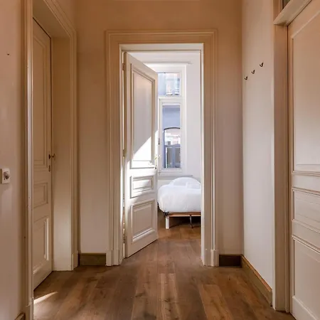 Apartment Huswell - Cape Montigny - A Beautifully Renovated Historic In The Heart Of