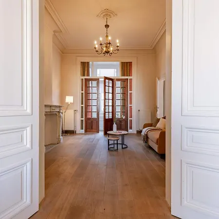Apartment Huswell - Cape Montigny - A Beautifully Renovated Historic In The Heart Of